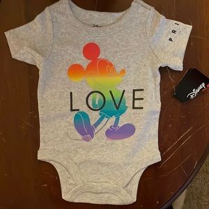 Disney baby unisex onsie 3-6m Pride Love